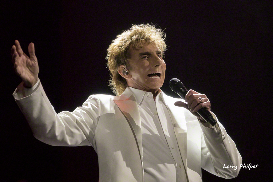 Barry_Manilow_20160330_390